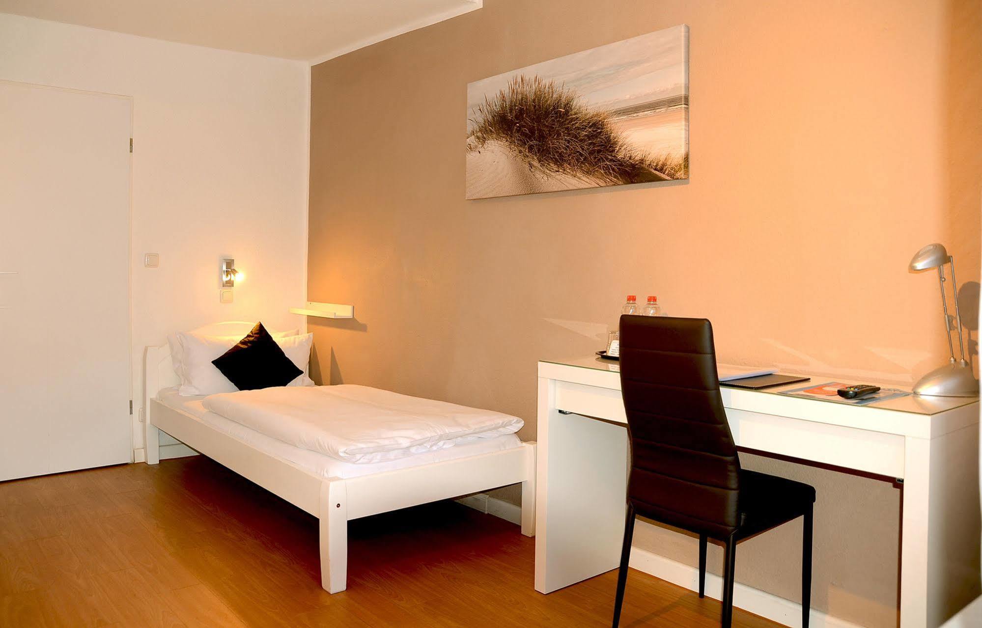 Hotel Herrenhof Lubeck Exterior photo